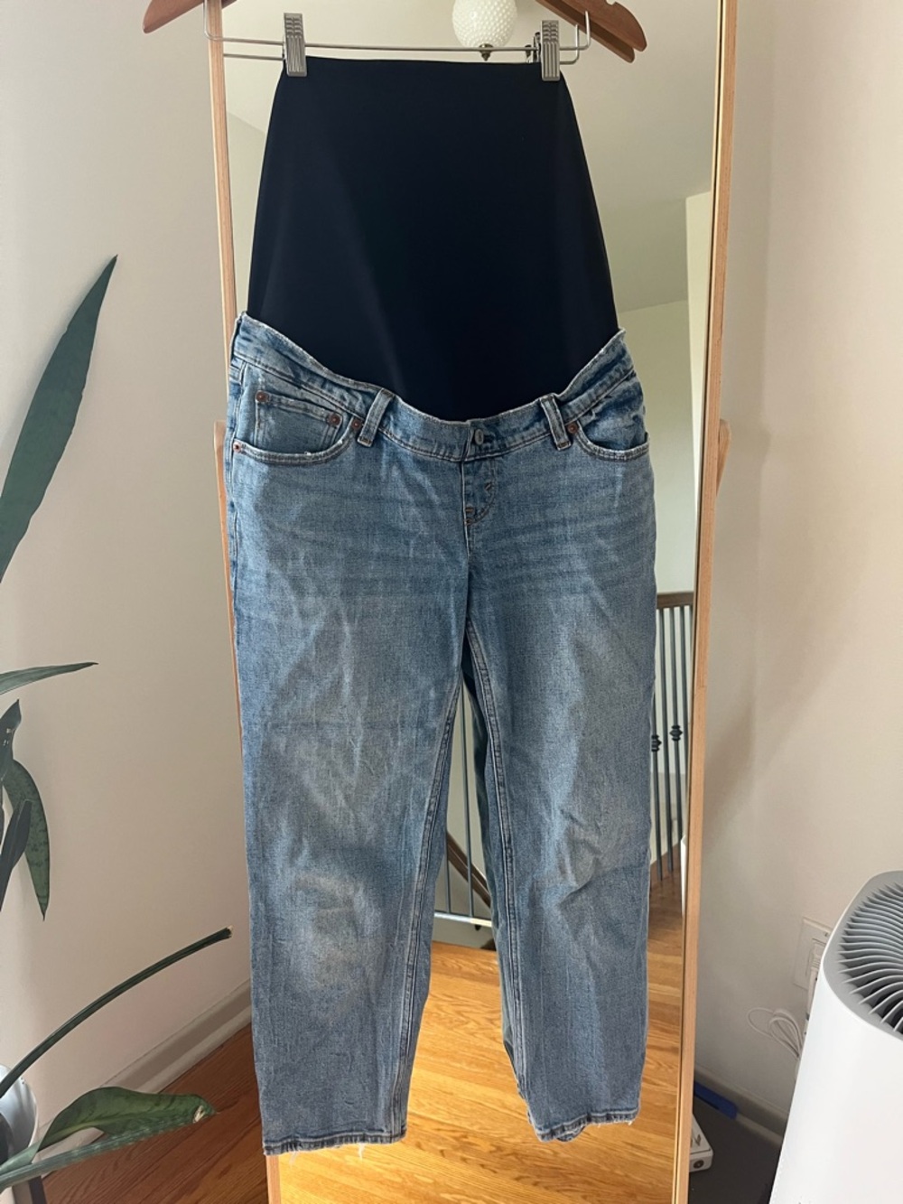 Abercrombie Ankle Straight Leg Maternity Jean 4 Short